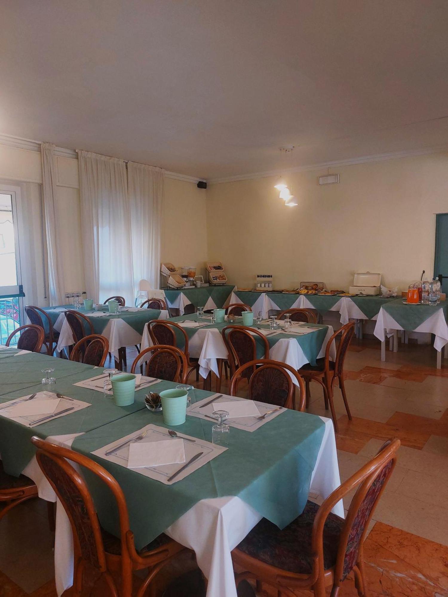 Hotel Laurin Lido di Camaiore Buitenkant foto